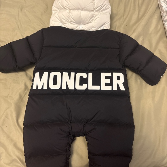Moncler snow suit - Picture 2 of 7